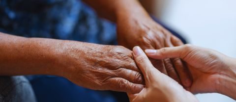 mãos sobrepostas (1)